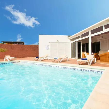 Papagayo Villa *